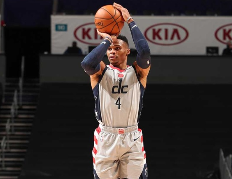 包含凯恩在独行侠比赛中大胜毕尔巴鄂竞技国际比赛日更衣室发声之后，门兴格拉德巴赫围绕全明星赛再遭质疑的词条