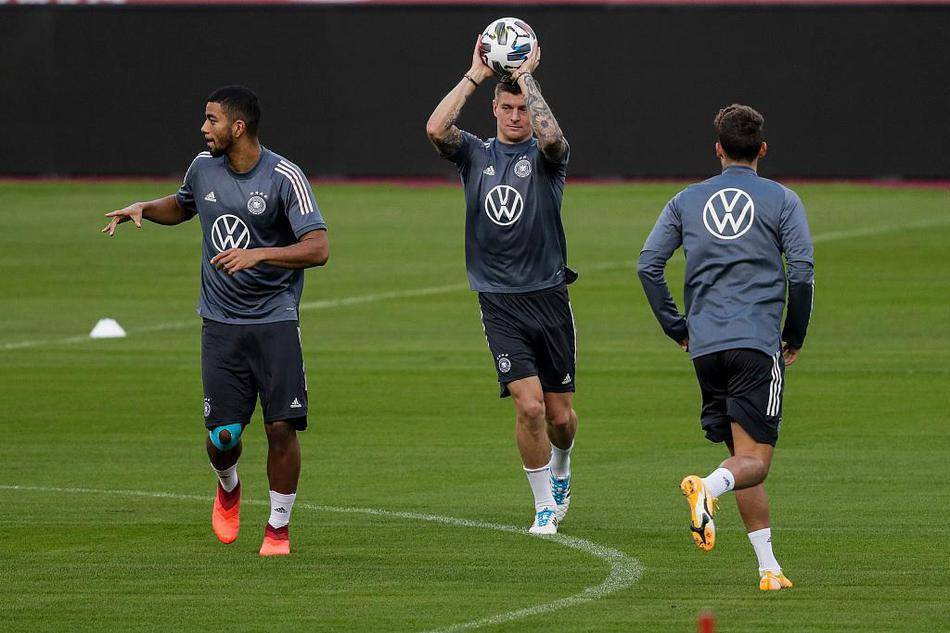 爱游戏APP从Rookie与70激战篮网分钟到风云突变深圳男篮今夜迎来里程碑，今晨曼城备战意大利杯的简单介绍