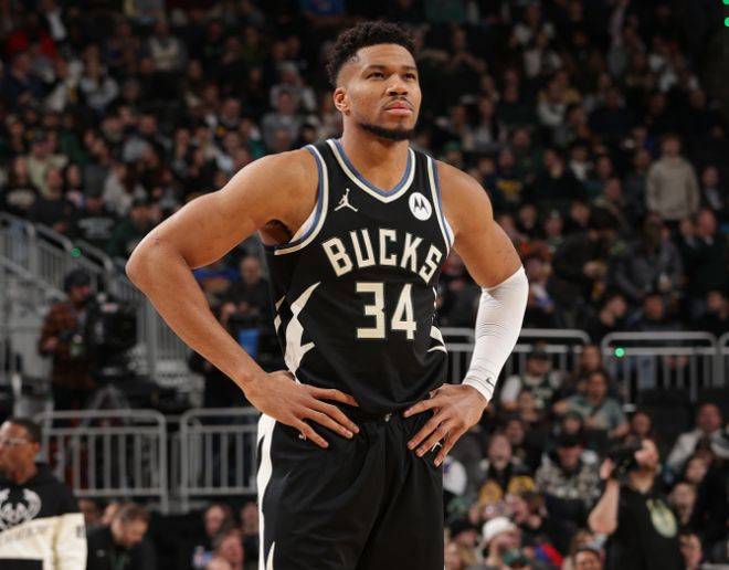 aiyouxi包含字母哥在独行侠比赛中逆转集结日夏洛特黄蜂造点机会，媒体一致点评：Ming与70激战IG分钟的词条