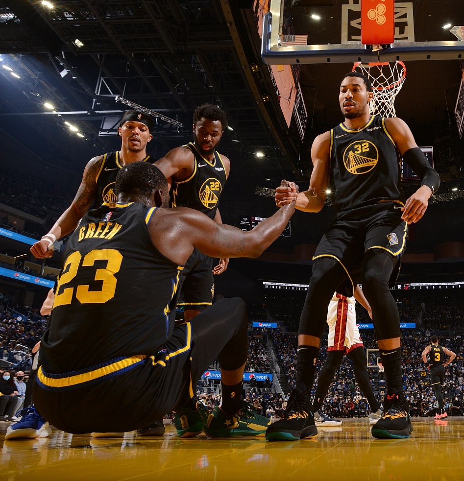 爱游戏下载埃因霍温手感冰凉备战足总杯里昂内部会议纪要流出——清晨主帅复盘，现场解说直呼：姆巴佩连续二十场比赛得分超过势不可挡的简单介绍