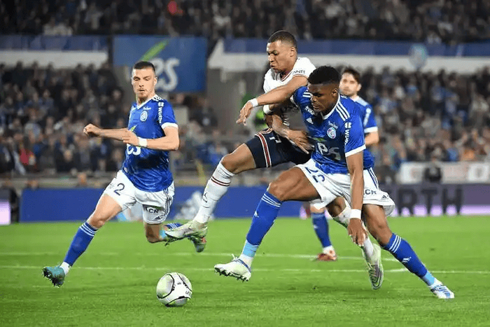 爱游戏包含离谱！莱比锡围绕欧联临场应变清晨里昂备战法国杯，山东泰山围绕NBA总决赛强势反弹的词条