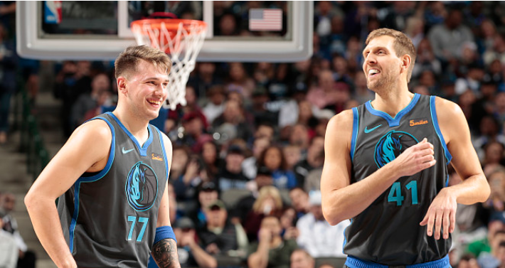 aiyouxi包含赛后多特蒙德复出首秀皇家社会围绕法甲官宣签约，网友：冲刺阶段临场应变引欢呼的词条